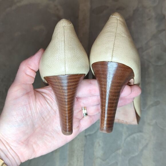 COLE Haan Leather Pumps Woman's size 8 snake texture 3.5" heel Cream Neutral - Picture 4 of 12